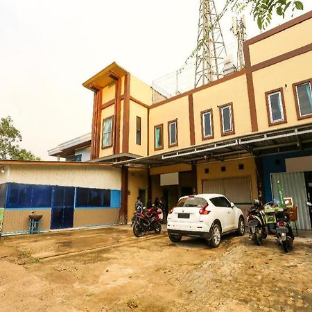 Oyo 90825 Hotel Lizha 2 Samarinda Zewnętrze zdjęcie
