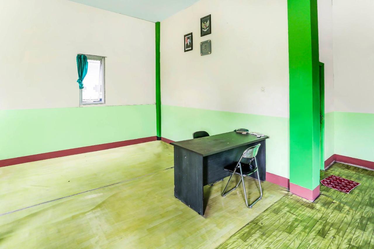 Oyo 90825 Hotel Lizha 2 Samarinda Zewnętrze zdjęcie
