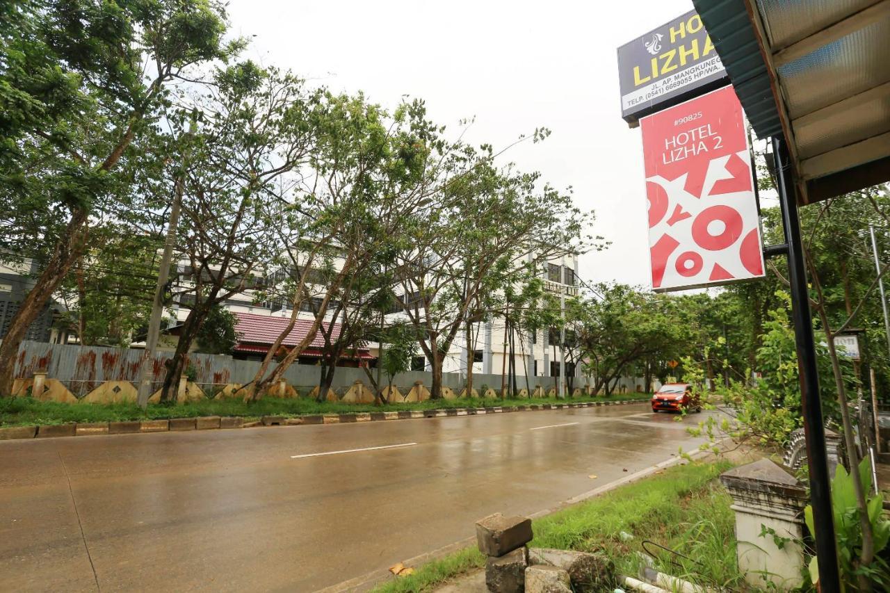 Oyo 90825 Hotel Lizha 2 Samarinda Zewnętrze zdjęcie