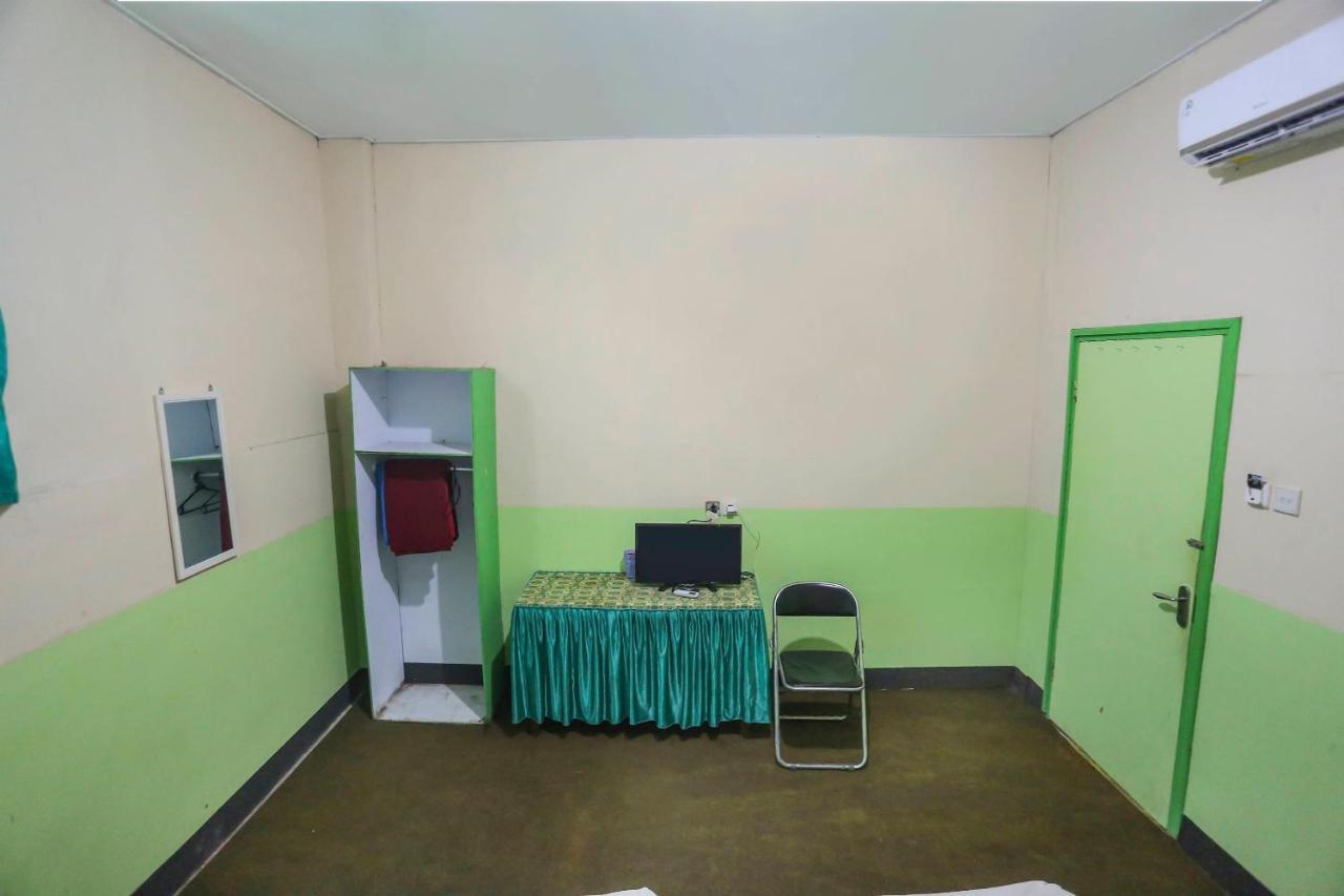 Oyo 90825 Hotel Lizha 2 Samarinda Zewnętrze zdjęcie