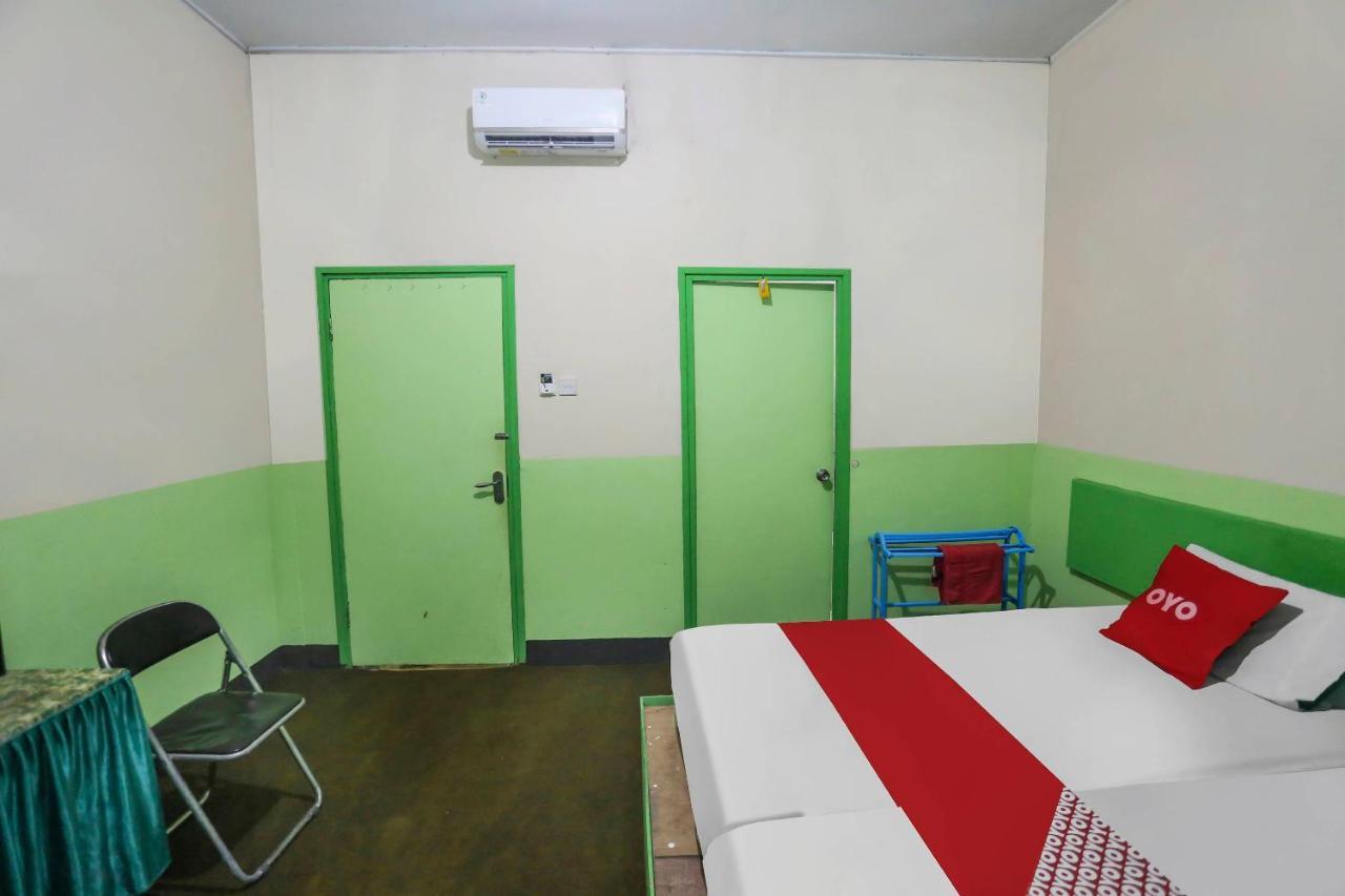Oyo 90825 Hotel Lizha 2 Samarinda Zewnętrze zdjęcie