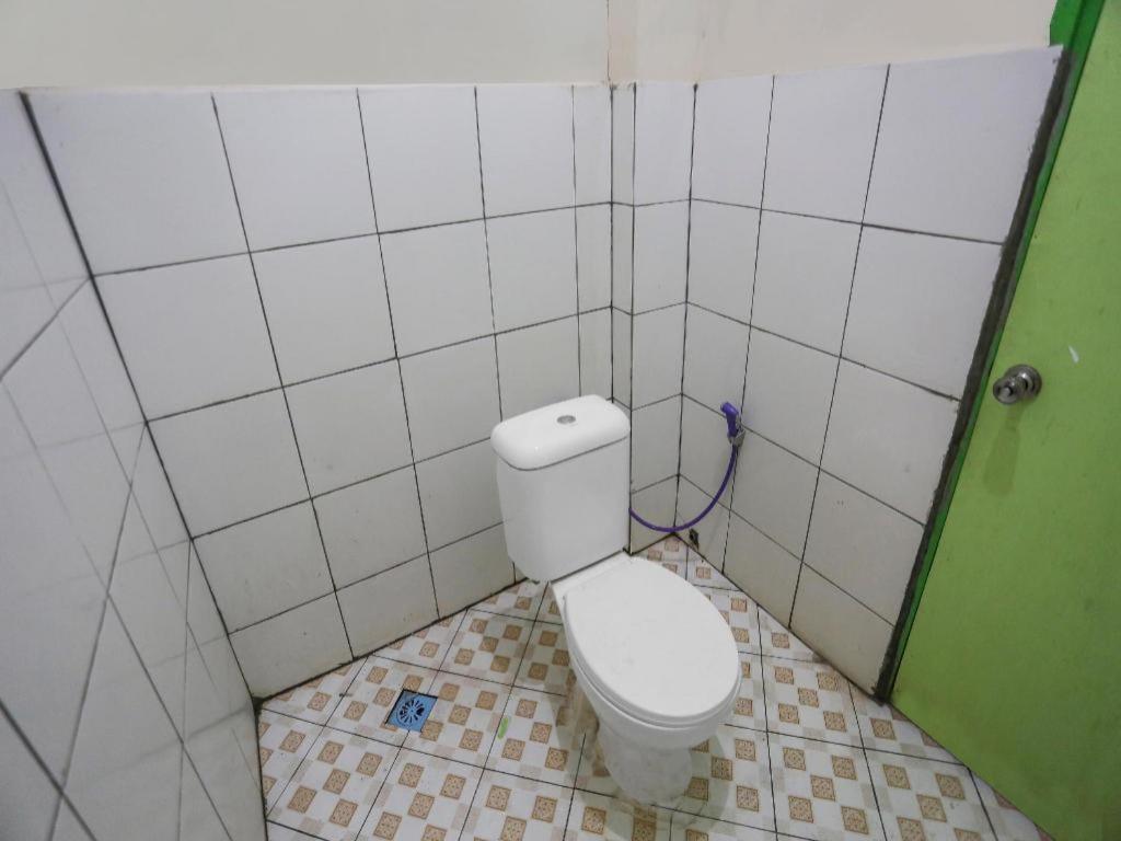 Oyo 90825 Hotel Lizha 2 Samarinda Zewnętrze zdjęcie